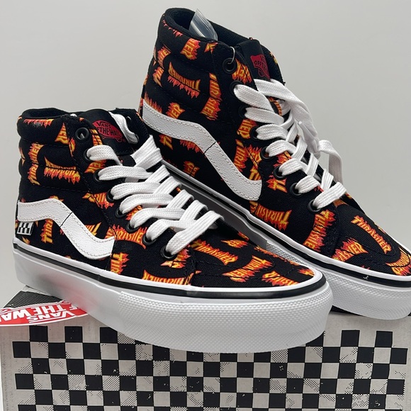 Vans WMNS Skate Sk8-Hi Thrasher Black/Multi
VN0A5FCCBML
Sneakers - Picture 4 of 16